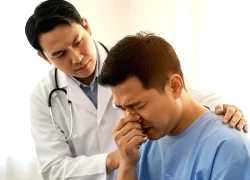 Người đàn ông nguy kịch sau vài ngày sổ mũi