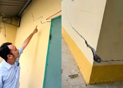 Nhà dân, trụ sở xã xuất hiện vết nứt sau tiếng nổ lớn dưới lòng đất