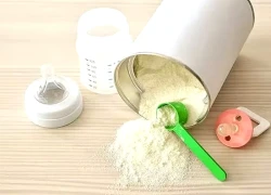 Nhiều trẻ ngộ độc sau khi dùng 1 loại sữa công thức, WHO tại Việt Nam cảnh báo khẩn