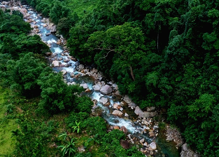 Vẻ đẹp hoang sơ của thác Lụa Dải lụa trắng giữa đại ngàn Trường Sơn