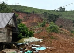 Quả đồi bị sạt lở, 'nuốt chửng' một nhà dân ở Đắk Lắk