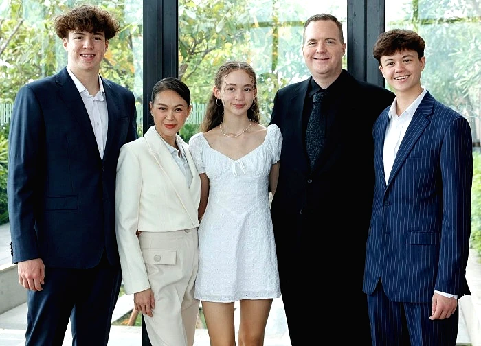 Siêu mẫu Ngọc Nga kể hôn nhân viên mãn bên chồng Tây, 2 con trai cao gần 2m