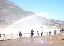 Thác Hồ Khẩu thác nước vàng lớn nhất thế giới ở Trung Quốc