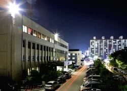 Cô bé 13 tuổi đốt nhà vì không được bố mẹ mua điện thoại mới cho