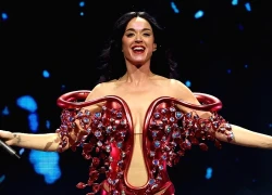 Katy Perry đi chùa, thành tâm vái lạy đủ 4 hướng