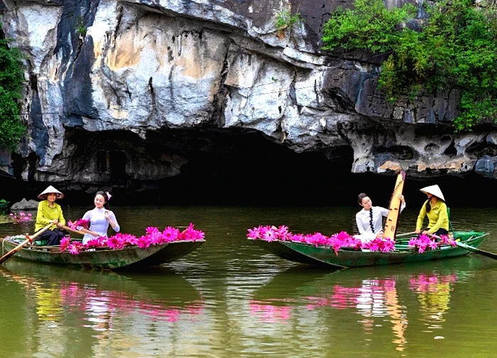 Sắc hồng Tam Cốc 2025 - Bản tình ca mùa Thu