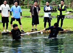 Steven Nguyễn và Đỗ Nhật Hoàng tái hiện phân đoạn đối đầu trong "2 ngày 1 đêm"