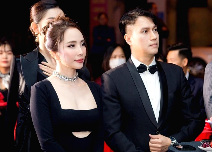 Việt Anh nói đúng 2 chữ khi được hỏi về chuyện cưới Quỳnh Nga