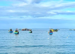 Bình yên những làng chài "đi lộng" ven biển