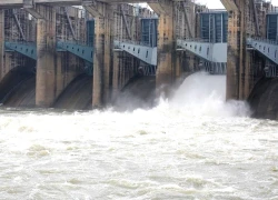 Các hồ thủy điện đang xả lũ để đón bão Koto, người dân TPHCM cần chú ý