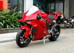 Cận cảnh Ducati Panigale V4 2025 đầu tiên cập bến tại Việt Nam