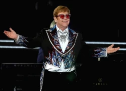 Danh ca Elton John căng thẳng, đau khổ khi bị mất thị lực