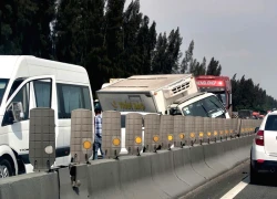 Hiện trường 6 ô tô tông liên hoàn trên cao tốc, ùn xe kéo dài gần 5km
