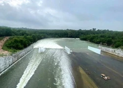Hồ Dầu Tiếng xả lũ về sông Sài Gòn
