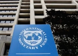 IMF đạt thỏa thuận sơ bộ với Ukraine về chương trình hỗ trợ mới