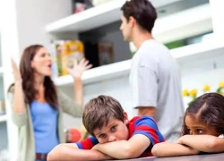 Ly hôn rồi, anh ta vẫn dùng &#8216;kế bẩn&#8217; để mua chuộc con và đẩy tôi vào cảnh túng quẫn