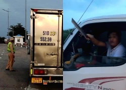 Nam tài xế cầm dao thò ra cửa xe trên cao tốc Trung Lương - Mỹ Thuận