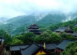 Ngôi chùa nổi tiếng Trung Quốc nơi Katy Perry đến thắp hương