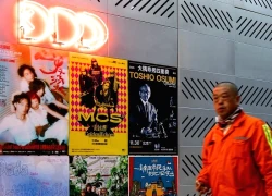 Nhiều nghệ sĩ suy sụp