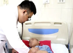 Thiếu niên 17 tuổi tỉnh lại kỳ diệu sau 19 ngày hôn mê nguy kịch