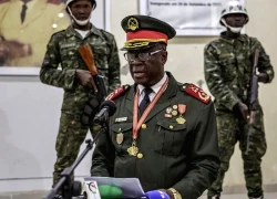 Tướng quân đội Guinea-Bissau nhậm chức sau khi lật đổ tổng thống