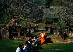 Đến Lào, ghé thăm di tích Wat Phou giữa núi rừng Champasak