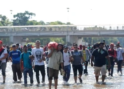 Mỹ tạm dừng toàn bộ hồ sơ xin nhập cư của công dân 19 quốc gia