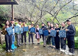 Người "đánh thức" du lịch cộng đồng bản Mông