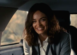 Nữ sinh nổi loạn của phim Sex Education lột xác với vai diễn mới