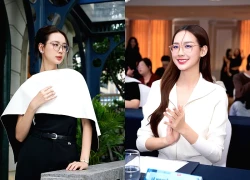 2 món phụ kiện không thể thiếu của hoa hậu 1,86m nói tiếng Anh "như gió"