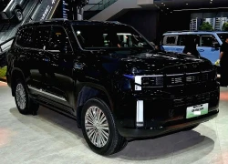 SUV địa hình dài hơn 5 mét, công suất 548 mã lực, giá hơn 1 tỷ đồng