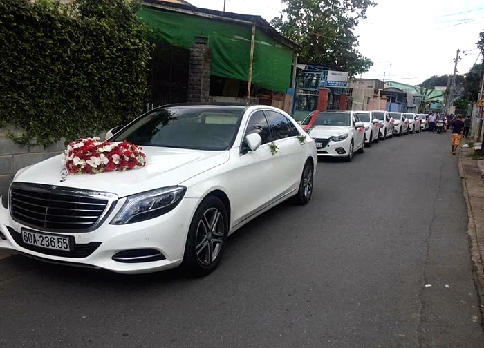 Tài xế ở Quảng Ninh lên mạng tìm "họ nhà trai" trong đám cưới ở Hưng Yên: Sự cố đón nhầm hài hước