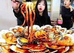 'YouTuber số 1 Hàn Quốc' khổ sở vì ăn luôn miệng 18 tiếng/ngày