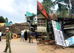 Ô tô tải va chạm xe máy rồi tông sập nhiều hàng quán, 5 người thương vong