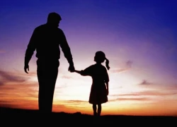 'Tội đứa bé, rồi ai tội cho con gái mình?': Nước mắt của người cha phía sau sự giận dữ