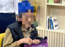 Bà lão bán vàng, quyết chuyển 2 tỷ đồng vì tin "con trai đang nguy kịch"