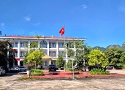 Bé gái sơ sinh bị bỏ rơi giữa đêm lạnh, lá thư hé lộ bi kịch phía sau