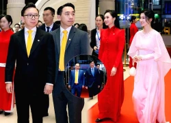 Bố chồng Phương Nhi đưa đại gia đình dự sự kiện lớn, 1 chi tiết đặc biệt sốc!