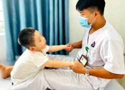 Các dấu hiệu nhận biết trẻ bị bại não