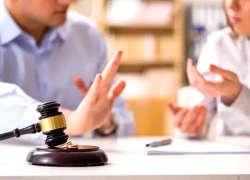 Cha nuôi mất, tôi bàng hoàng phát hiện mình bị gạch tên khỏi di chúc vào phút chót