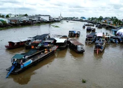 Chợ nổi Cái Bè được tái hiện tại lễ hội làng cổ Đông Hòa Hiệp