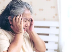 Con dâu đòi ly hôn vì chuyện chăm mẹ chồng bệnh, tôi lặng người xót xa