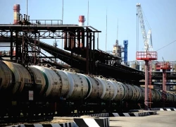 Doanh thu từ dầu khí của Nga lao dốc khi trừng phạt gia tăng và giá dầu giảm sâu