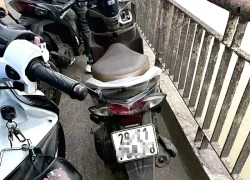 Hà Nội: Người phụ nữ bỏ lại xe máy rồi nhảy cầu Chương Dương