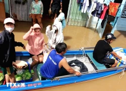 Hỗ trợ khẩn cấp nhu yếu phẩm cho người dân vùng lũ ở Lâm Đồng