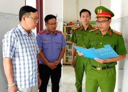 Công an tạm giữ hình sự ông Nguyễn Phúc Bình, thu 33 con dấu và hơn 100 hồ sơ