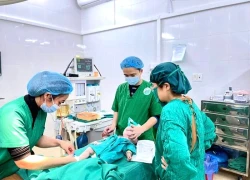 Ngã tại nhà, bé 3 tháng tuổi bị lõm đầu và xuất huyết nội sọ