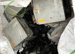 Thu giữ 500 máy đào tiền ảo "tuồn" vào Việt Nam qua đường tiểu ngạch