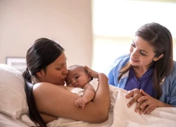 Tòa án Tối cao Mỹ xem xét chính sách gây tranh cãi về quyền quốc tịch theo nơi sinh