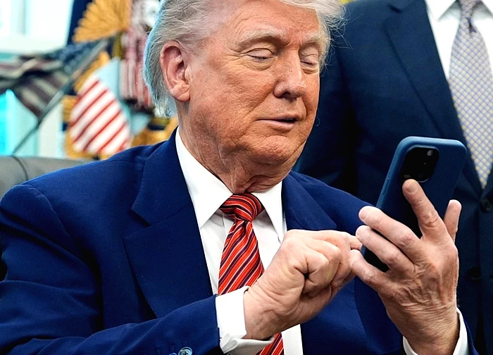 Tổng thống Mỹ Donald Trump chia sẻ hơn 160 bài đăng lên mạng xã hội trong 5 giờ